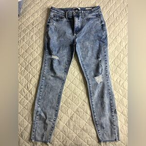 Judy Blue Women’s Light Blue Distressed Skinny Jeans